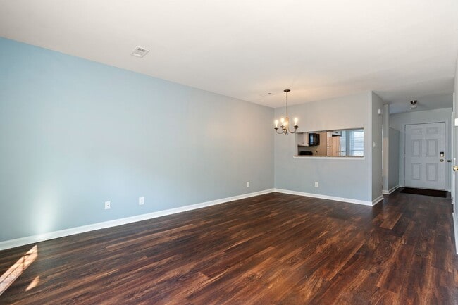 Building Photo - Close to UNC - 2 bedroom available now!