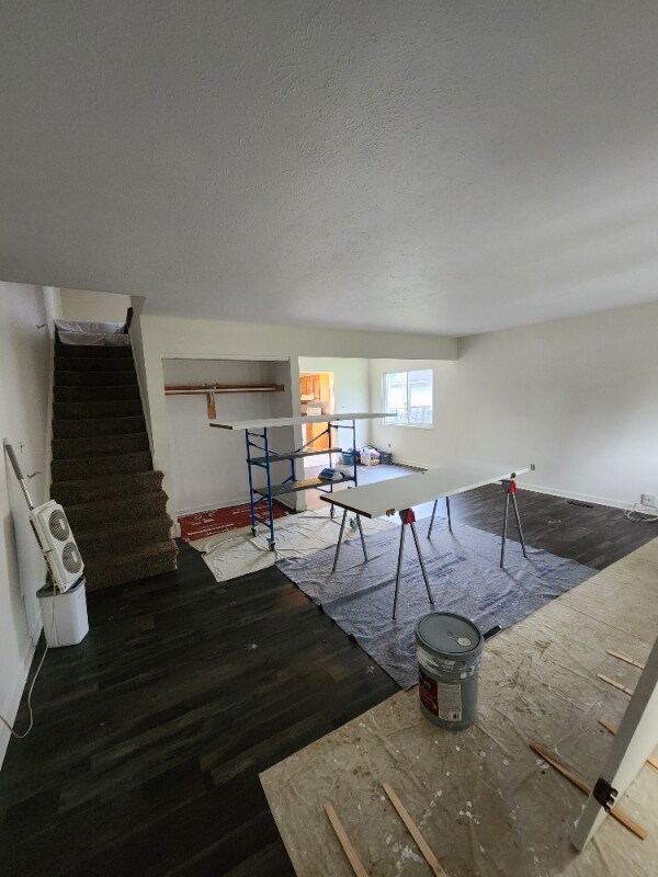 Building Photo - 757 Akron Blvd