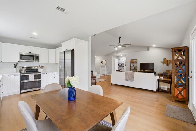 Building Photo - 1222 Bartram Ln