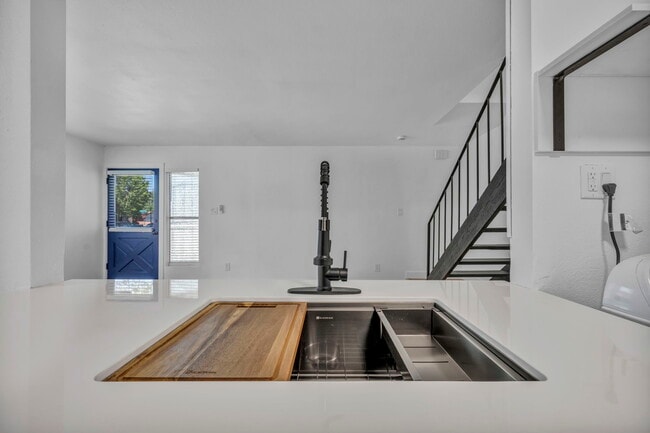 Building Photo - 612 Pine Meadows Dr
