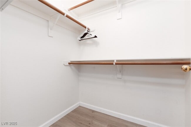 Building Photo - 950 Seven Hills Dr