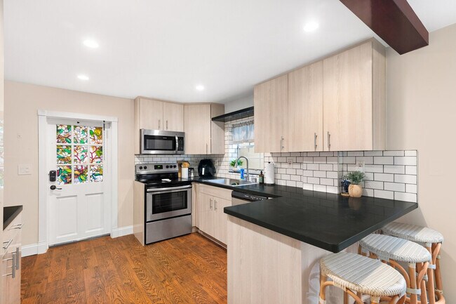 Building Photo - 303 Lang Rd