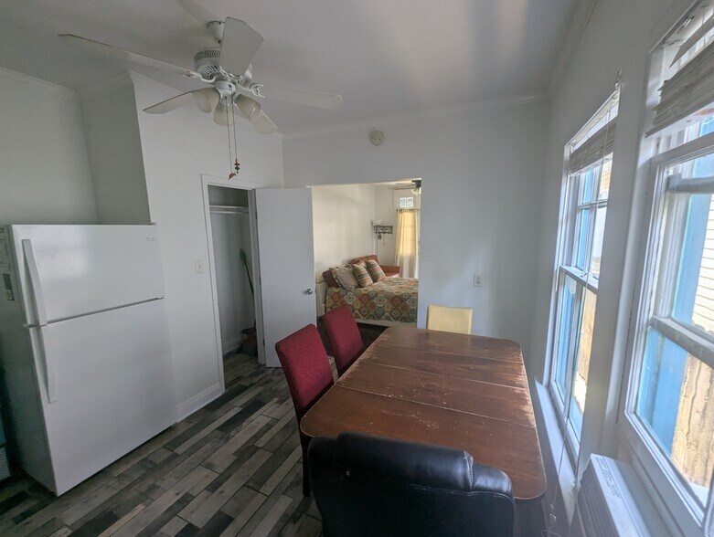 Building Photo - 3806 Bienville St