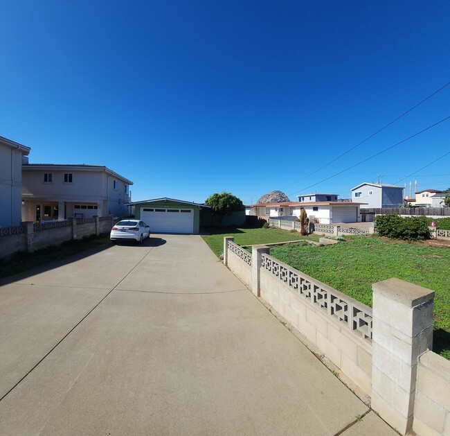 Primary Photo - THOSE MORRO BAY VIEWS! Bright and Airy 2 bedroom 2 bath house near Embarcadero