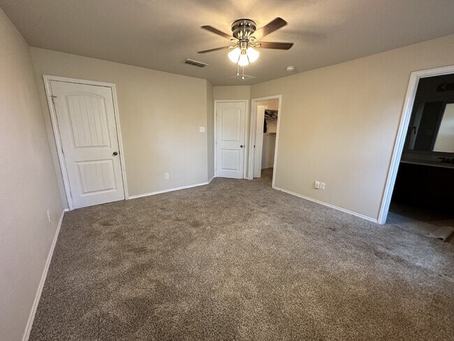Building Photo - Wonderful 3 Bedroom 2 bathroom home!