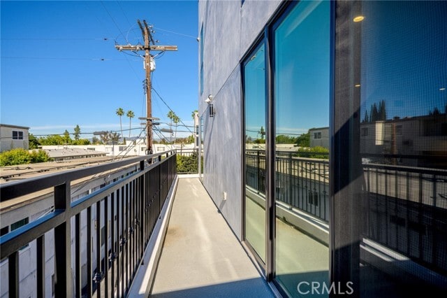 Building Photo - 10657 Moorpark St