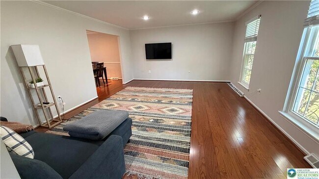 Building Photo - 639 Heather Ln