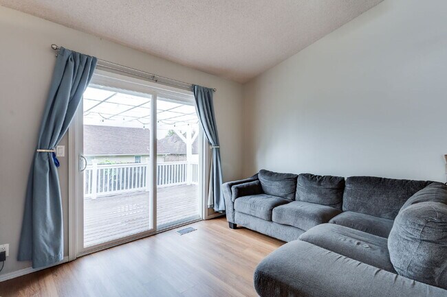 Building Photo - "Spacious 4-Bedroom Gem with 3 Full Baths ...