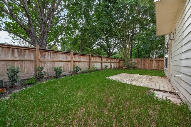 Building Photo - 6118 Breezy Hollow Ln