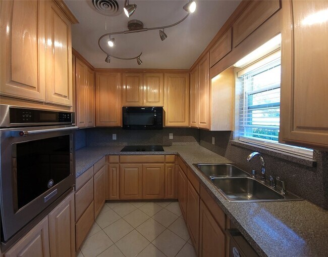 Building Photo - 312 Cotillion Rd