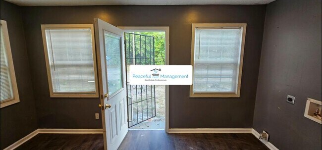 Building Photo - 902 Lawyers Ln