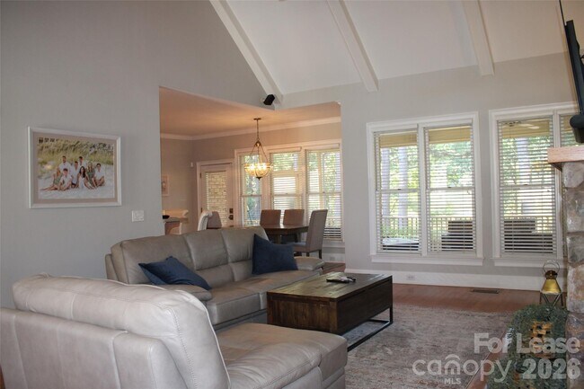 Building Photo - 17404 Summer Pl Dr