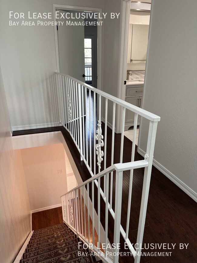 Building Photo - 409 Oak Ave