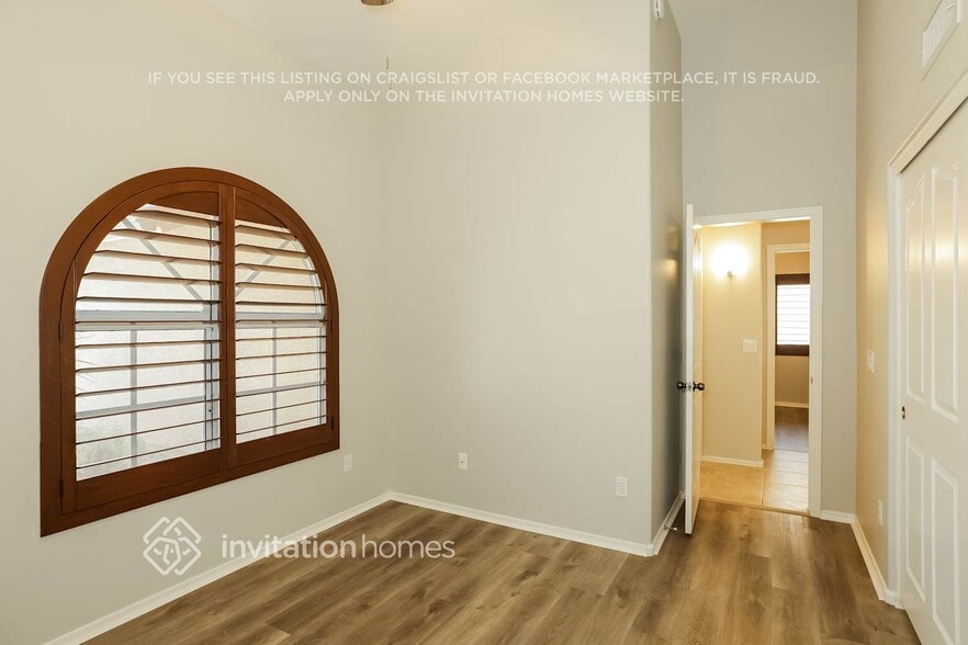 Building Photo - 4558 E Via Dona Rd