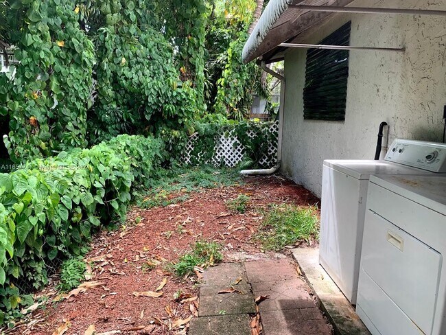 Building Photo - 2526 Taylor St