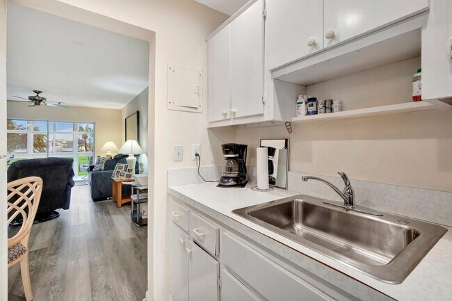 Building Photo - 2650 W Golf Blvd
