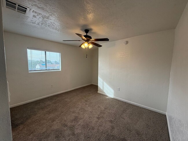 Building Photo - 4 Bedroom Home in Historic Central Phoenix | All Utilities Included