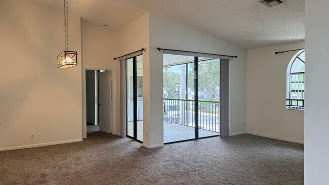 Building Photo - 5438 Verona Dr
