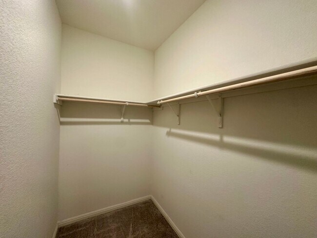 Building Photo - AVAILABLE NOW!!!