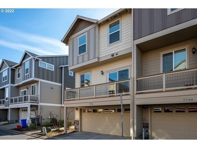 Building Photo - 4 Bedroom Home near Orenco Station!!