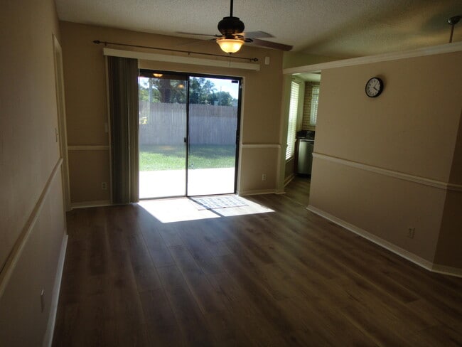 Building Photo - 1417 McDermott Ln