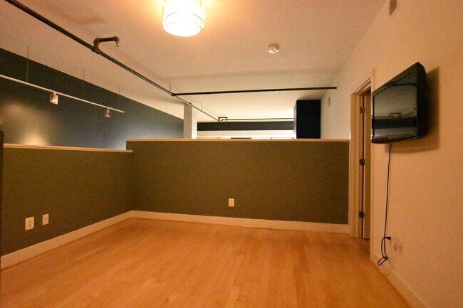 Building Photo - Chic, Contemporary 1 BD 1.5 BA Condo in the Mount Pleasant neighborhood of NW DC!!