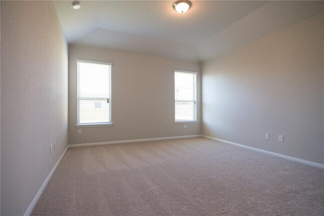 Building Photo - 641 Schefer St