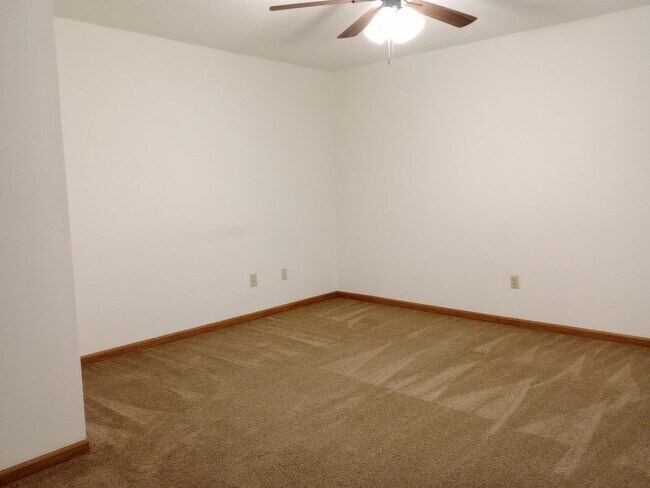 Building Photo - 3546-3548-3548 Prescott Dr