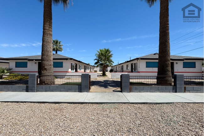 Building Photo - 2Bed/1Bath Updated Apartment at McDowell Rd/16th St! Ready for Immediate Move-In! - CARPORT!
