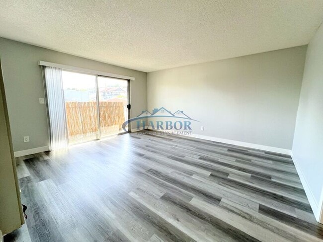 Building Photo - 2315 S Grand Ave