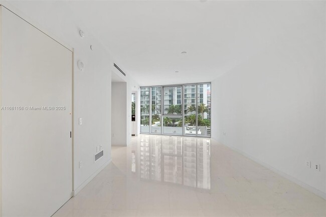 Building Photo - 300 Biscayne Blvd Way