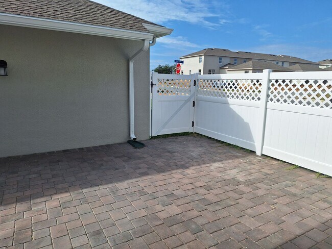 Building Photo - BEAUTIFUL NEW CONSTRUCTION 3 BEDROOM 2.5 B...