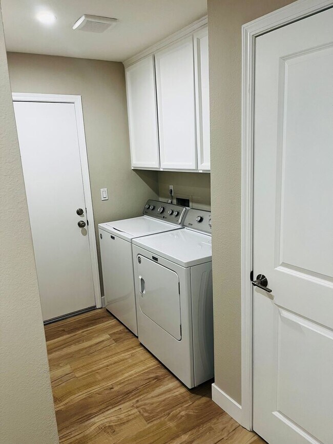 Building Photo - Single Level 2 Bedroom 2 Bath Danville Townhouse/Condo