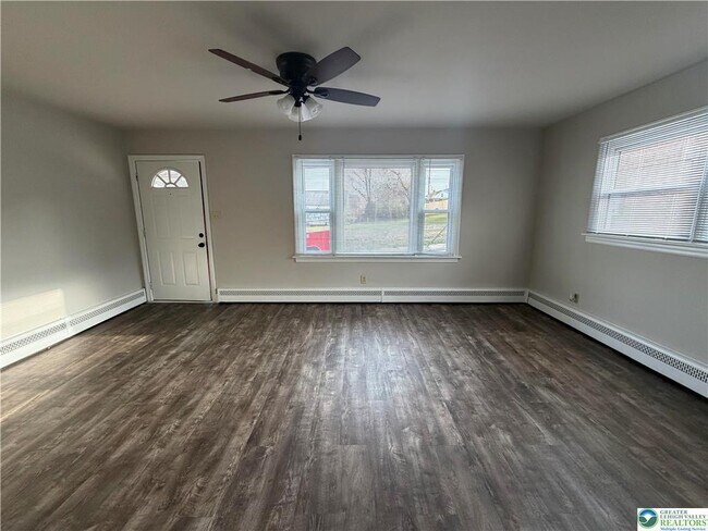 Building Photo - 32 N Front St