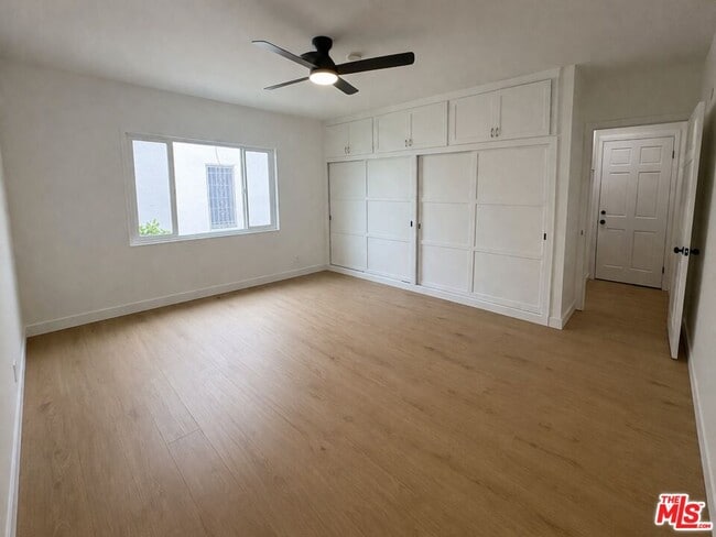 Building Photo - 447 S Palm Dr