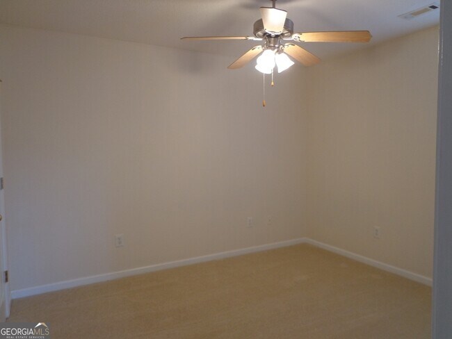 Building Photo - 2 Mill Ridge Pl