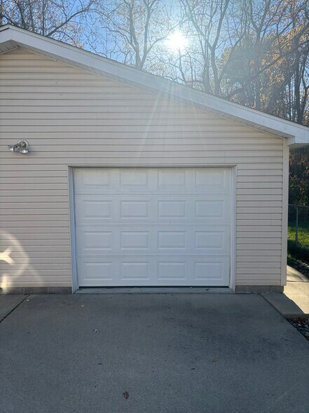 Building Photo - 212 Miller Ave