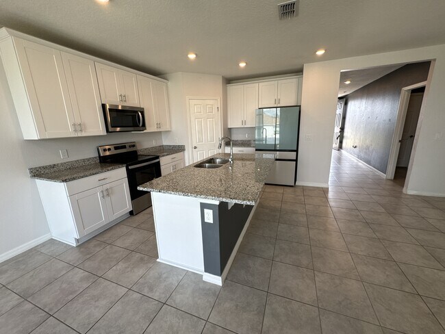 Building Photo - 512 Mckenna Dr