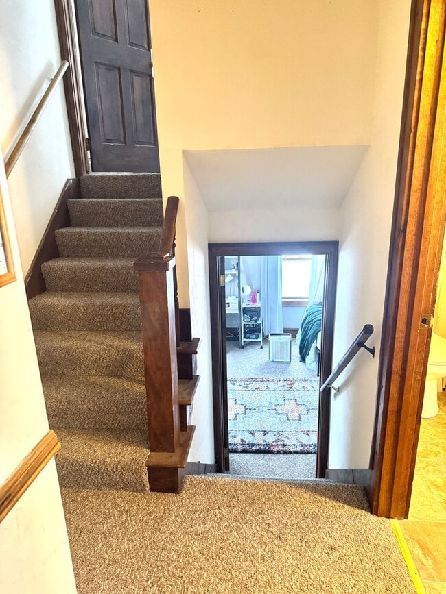 Building Photo - 6BR/2.5BA Prime Location Next to Camp Randall