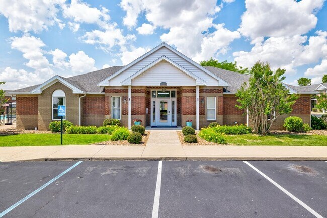 Building Photo - Evansville, IN**** Crown Moulding**** 2 Be...