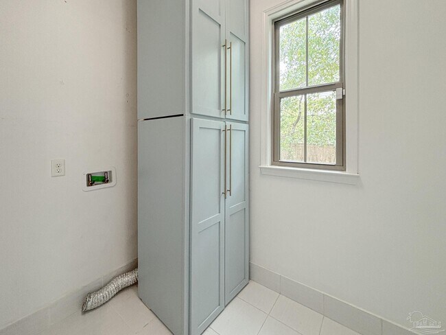 Building Photo - 10682 Noreaster Way