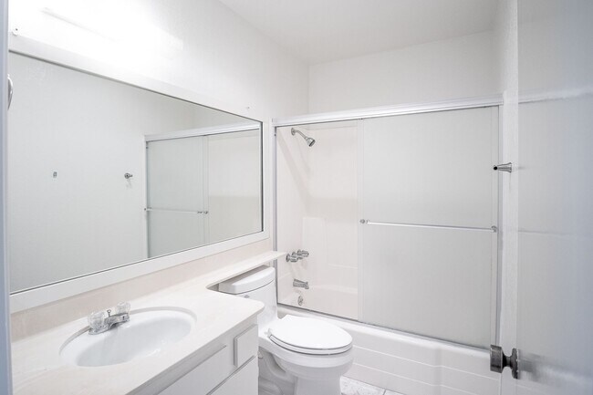 Building Photo - Harborwalk Marina Villa | 3 Bed, 2.5 Bath | Channel Islands Harbor | Beach Close