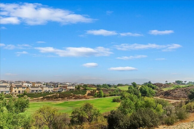 Building Photo - Charming 3-Bedroom Home on Golf Course in ...