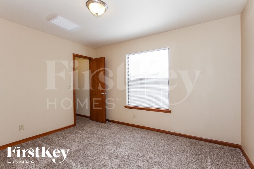 Building Photo - 5205 W Aster Dr