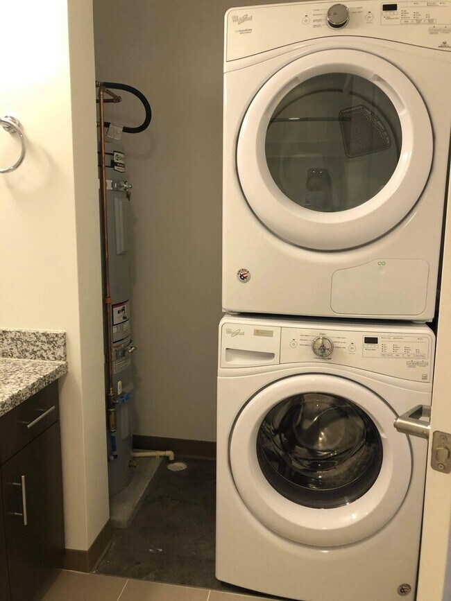 Building Photo - Ke Kilohana - 1 Bedroom, 1 Bathroom, 1 Par...