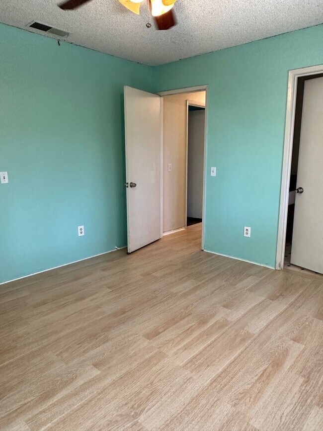 Building Photo - 918 Cortina Dr