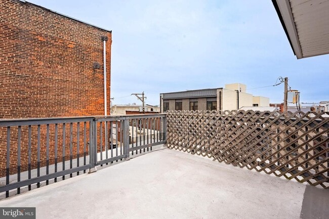 Building Photo - 1327 Snyder Ave