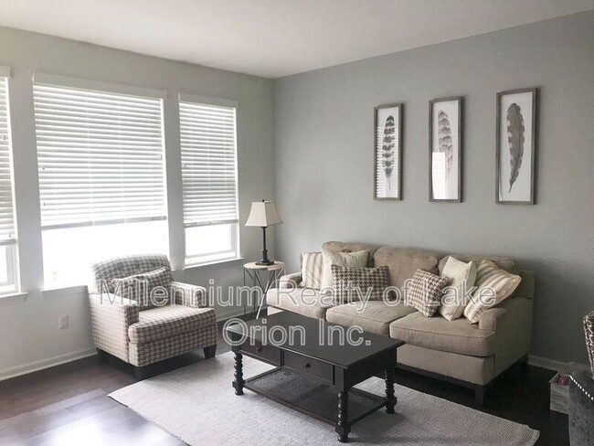 Building Photo - 1061 N Sherman Dr