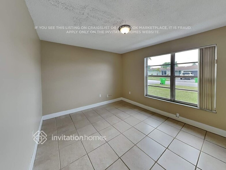 Building Photo - 10611 NW 29th Ct