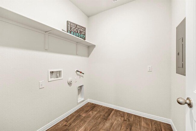 Building Photo - 121 Brody Ln